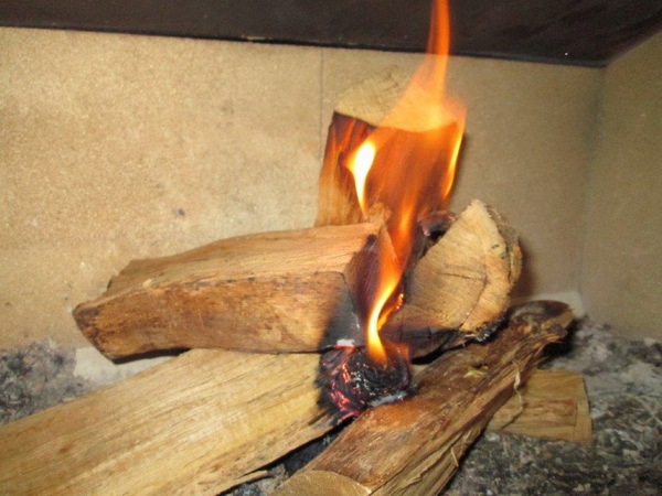Royal Firelighters light fires reliably