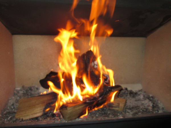 Royal Firelighters light fires reliably